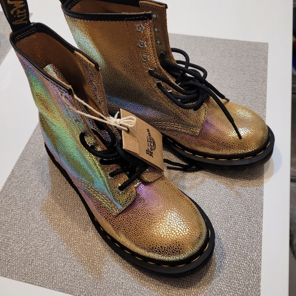 NWT Dr. Martens 1460 Rainbow Ray Sand Rainbow Ray UK 4 (US Women's 6) M - Picture 8 of 9
